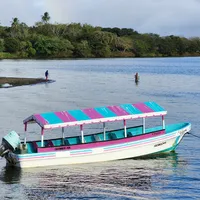 Lago de Catemaco rodeado de selva en Los Tuxtlas, Veracruz