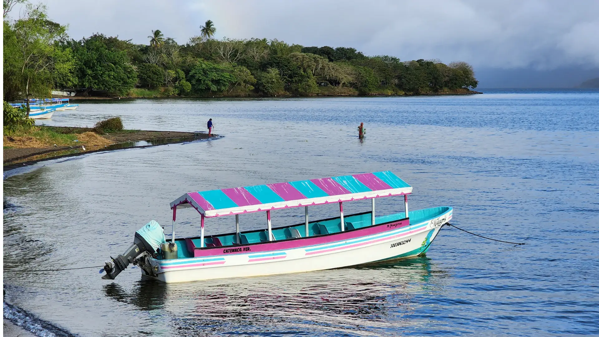 Lago de Catemaco rodeado de selva en Los Tuxtlas, Veracruz