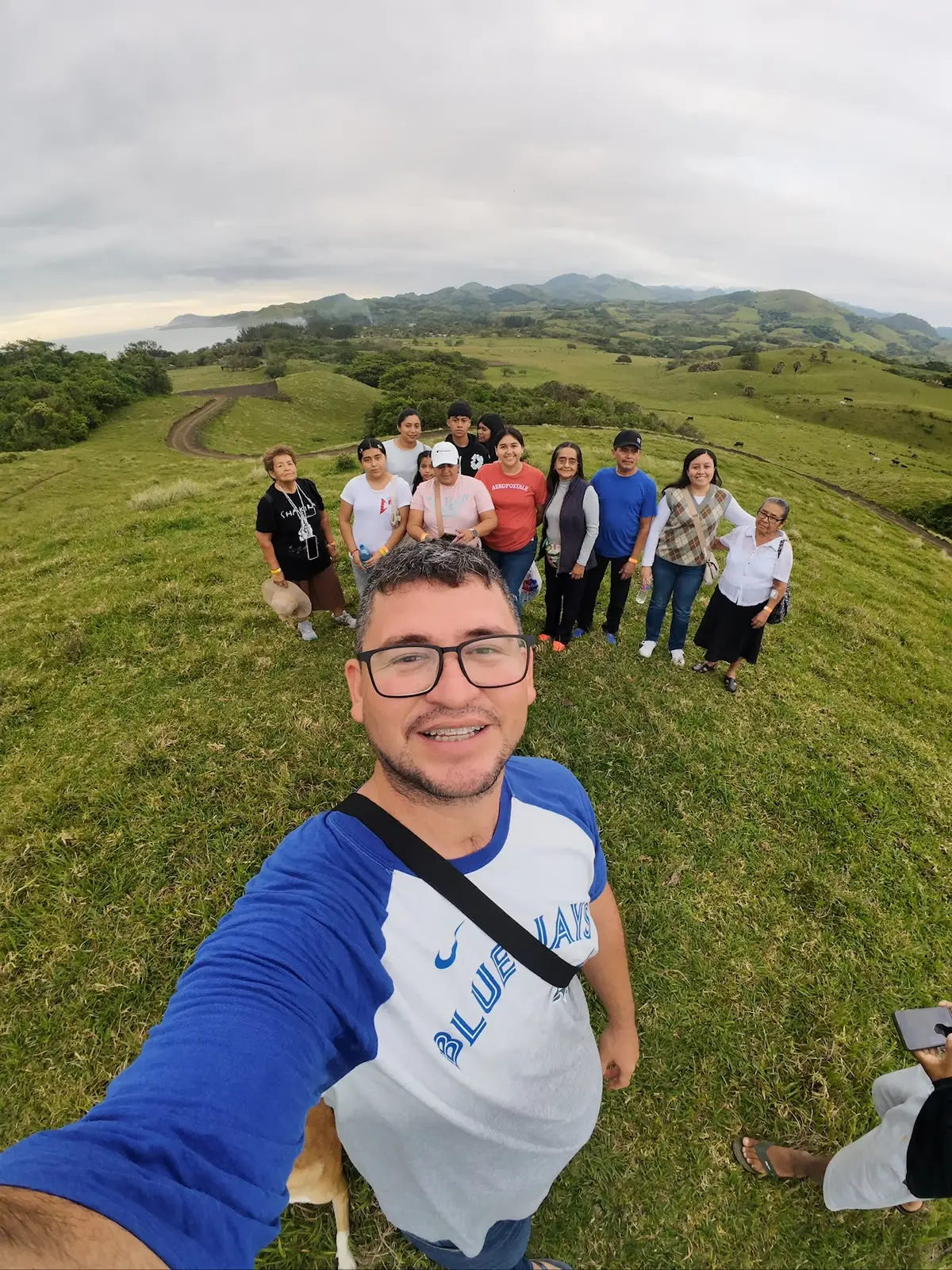 Familia en un mirador de Los Tuxtlas durante un recorrido con BoteTur
